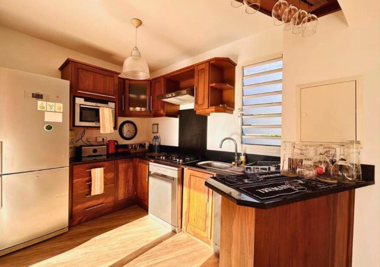 Baie-du-Tombeau Scenic Riverfront 2 Bedroom Villa In Port Chambly מראה חיצוני תמונה