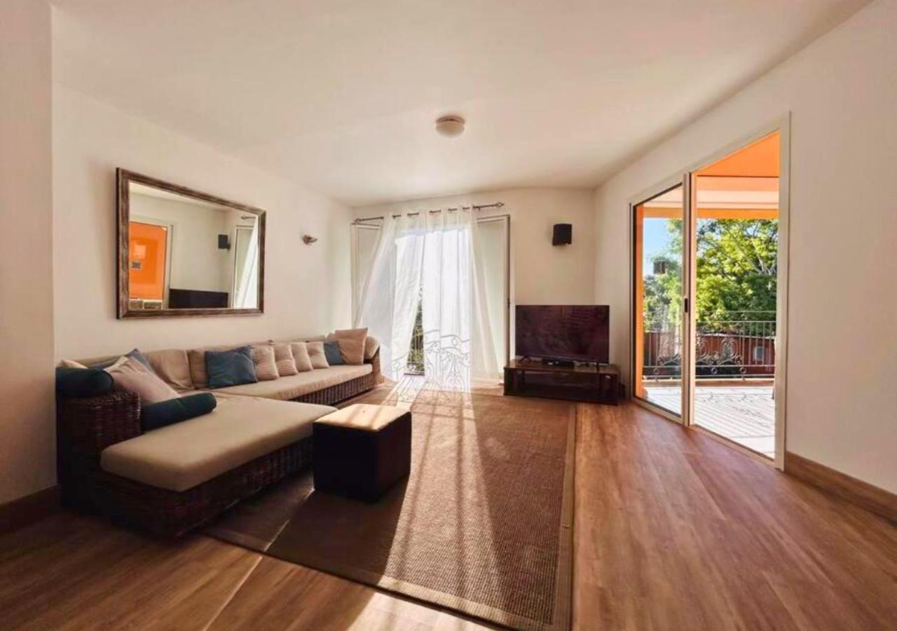 Baie-du-Tombeau Scenic Riverfront 2 Bedroom Villa In Port Chambly מראה חיצוני תמונה